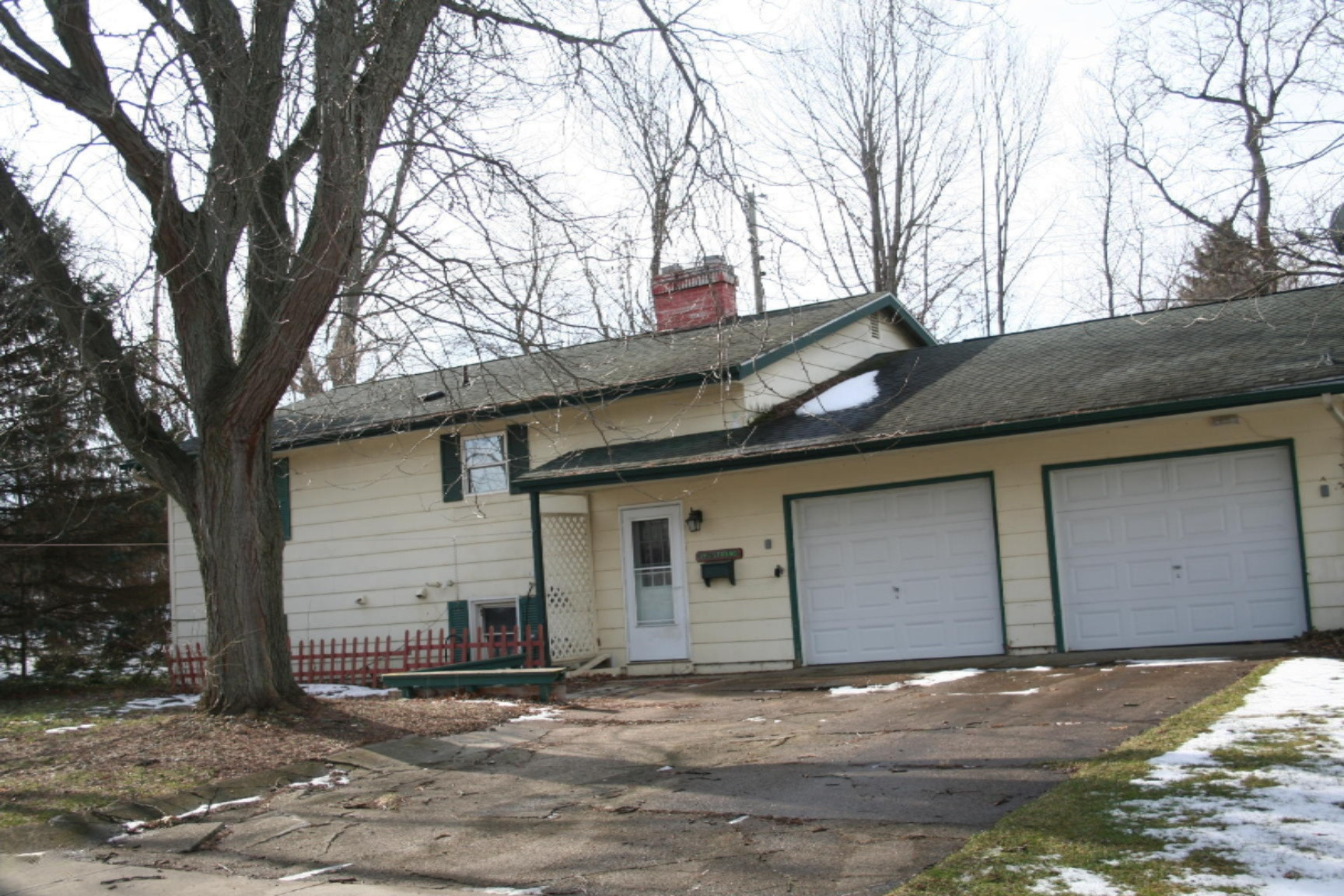 194 Strand Avenue Coloma, MI 49038 - Photo 3 of 36 IMG_4857