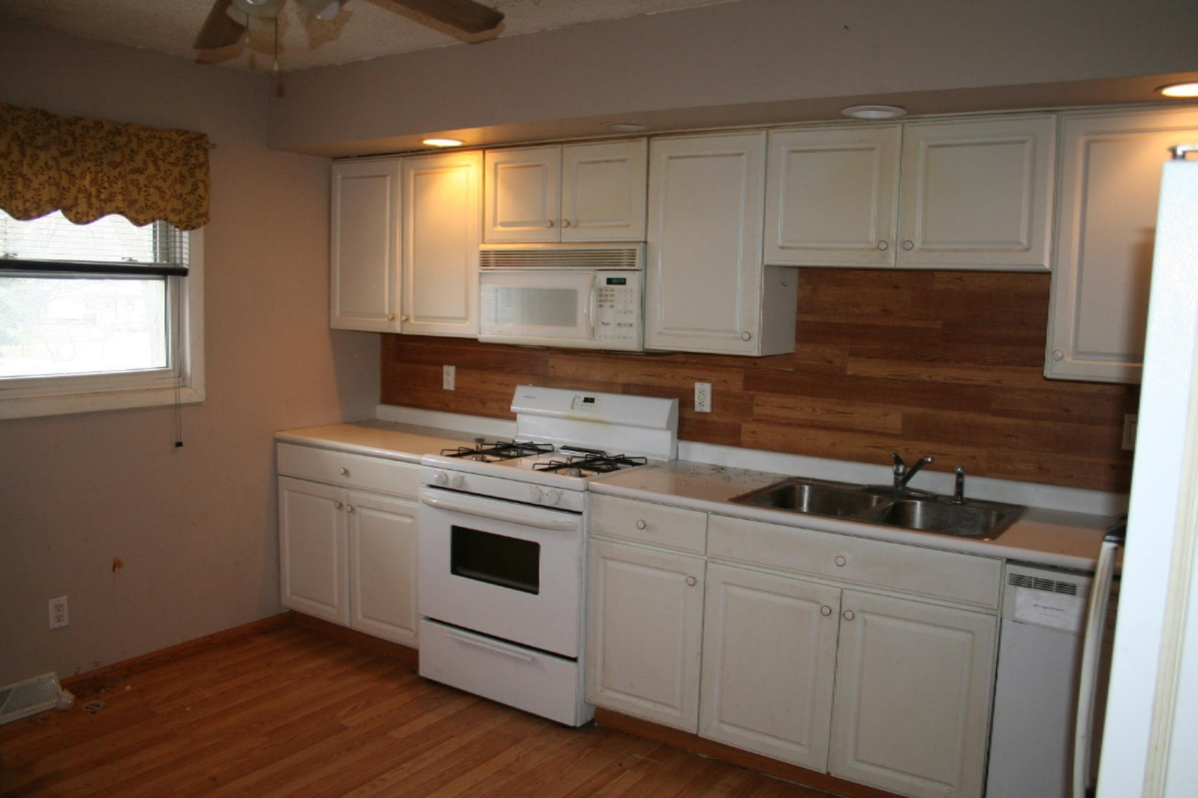 194 Strand Avenue Coloma, MI 49038 - Photo 10 of 36 IMG_4806
