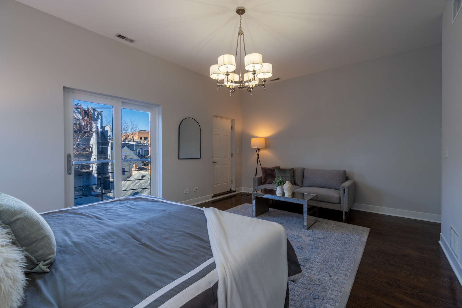 908 North Winchester Avenue Chicago, IL 60622 - Photo 18 of 46 a view of a dining room with furniture