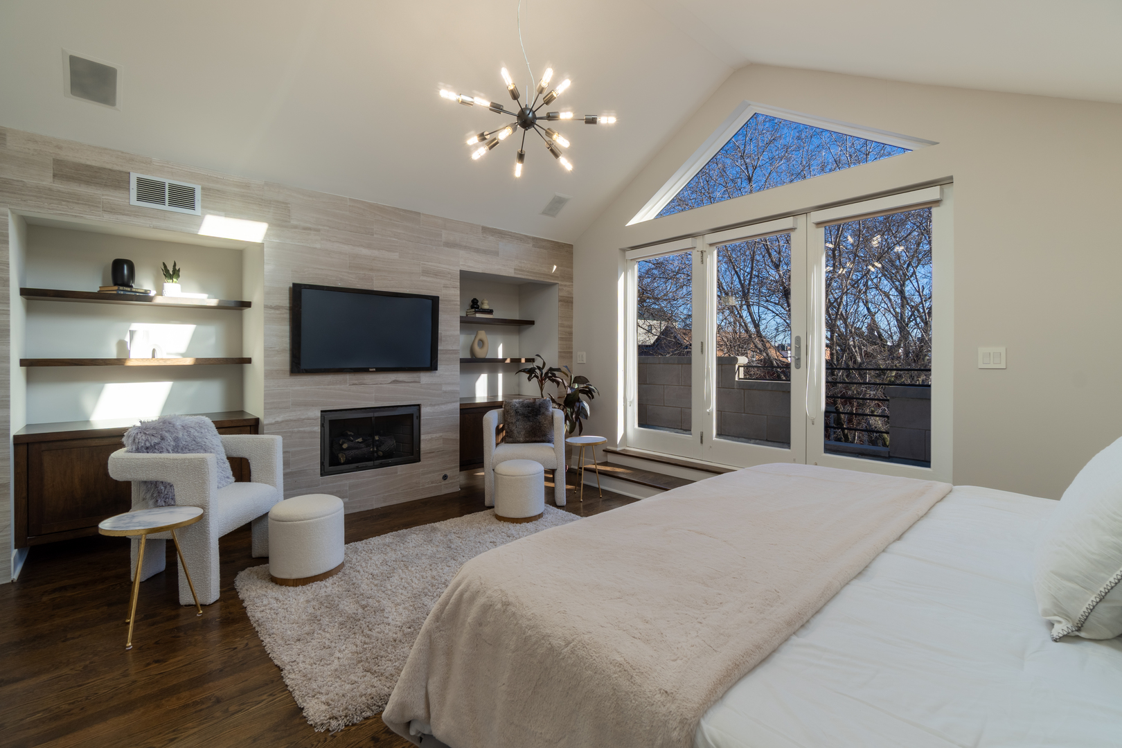 908 North Winchester Avenue Chicago, IL 60622 - Photo 21 of 46 a bedroom with a bed and a flat screen tv