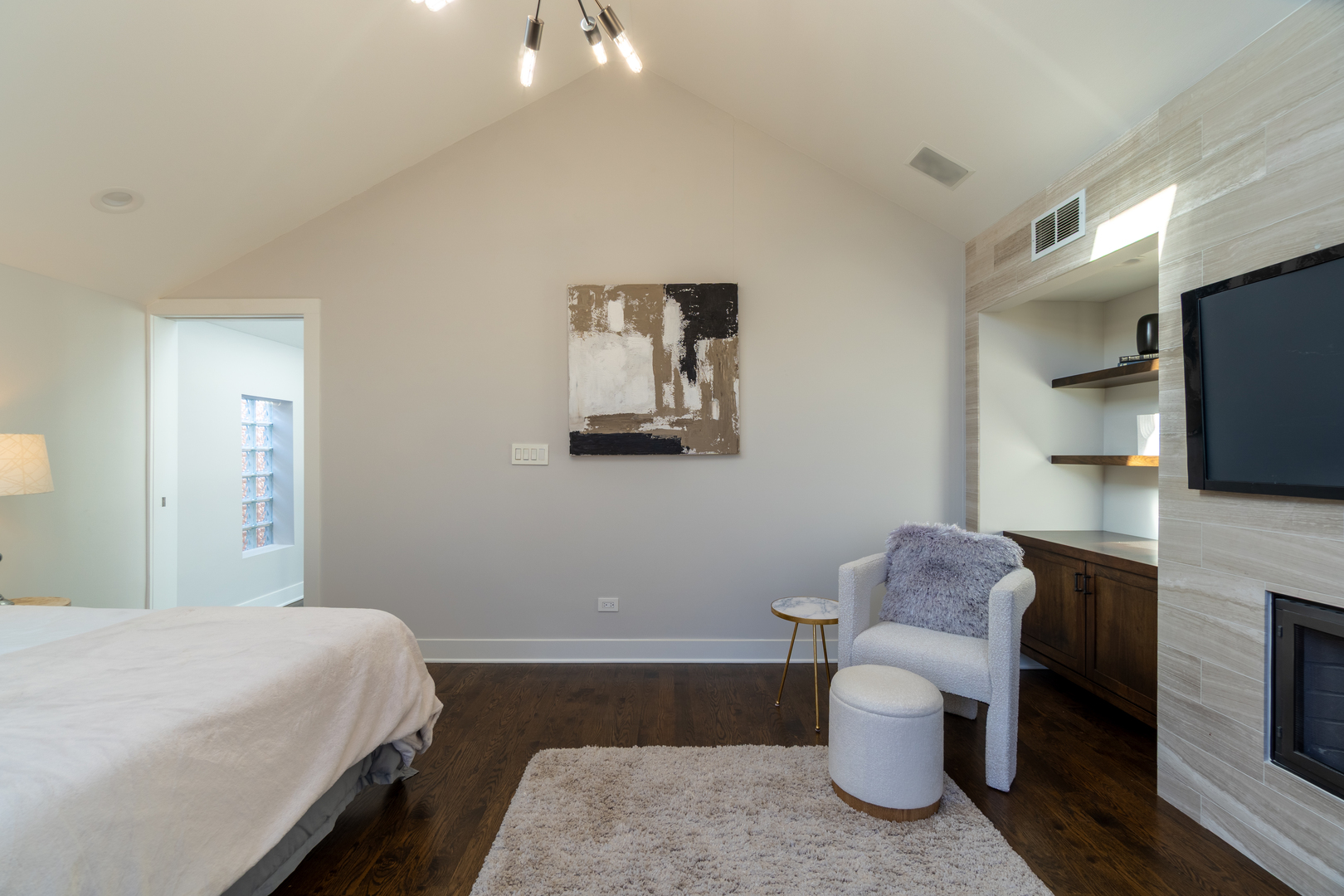 908 North Winchester Avenue Chicago, IL 60622 - Photo 24 of 46 a bedroom with a bed and flat screen tv