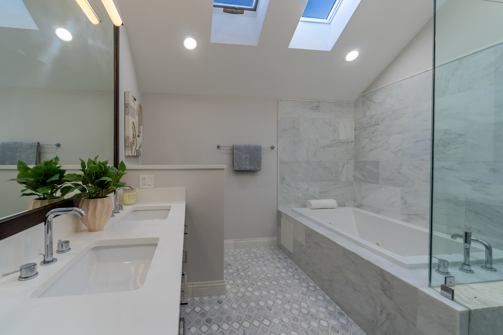 908 North Winchester Avenue Chicago, IL 60622 - Photo 25 of 46 a bathroom with a bathtub a sink a toilet and mirror