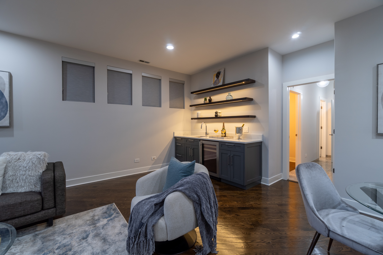 908 North Winchester Avenue Chicago, IL 60622 - Photo 32 of 46 a living room with furniture and a window