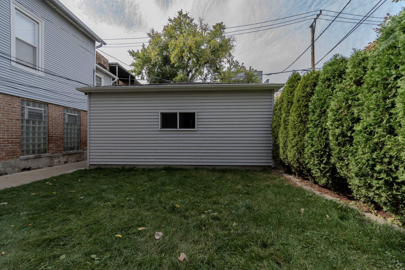 908 North Winchester Avenue Chicago, IL 60622 - Photo 40 of 46 a view of a backyard with potted plants