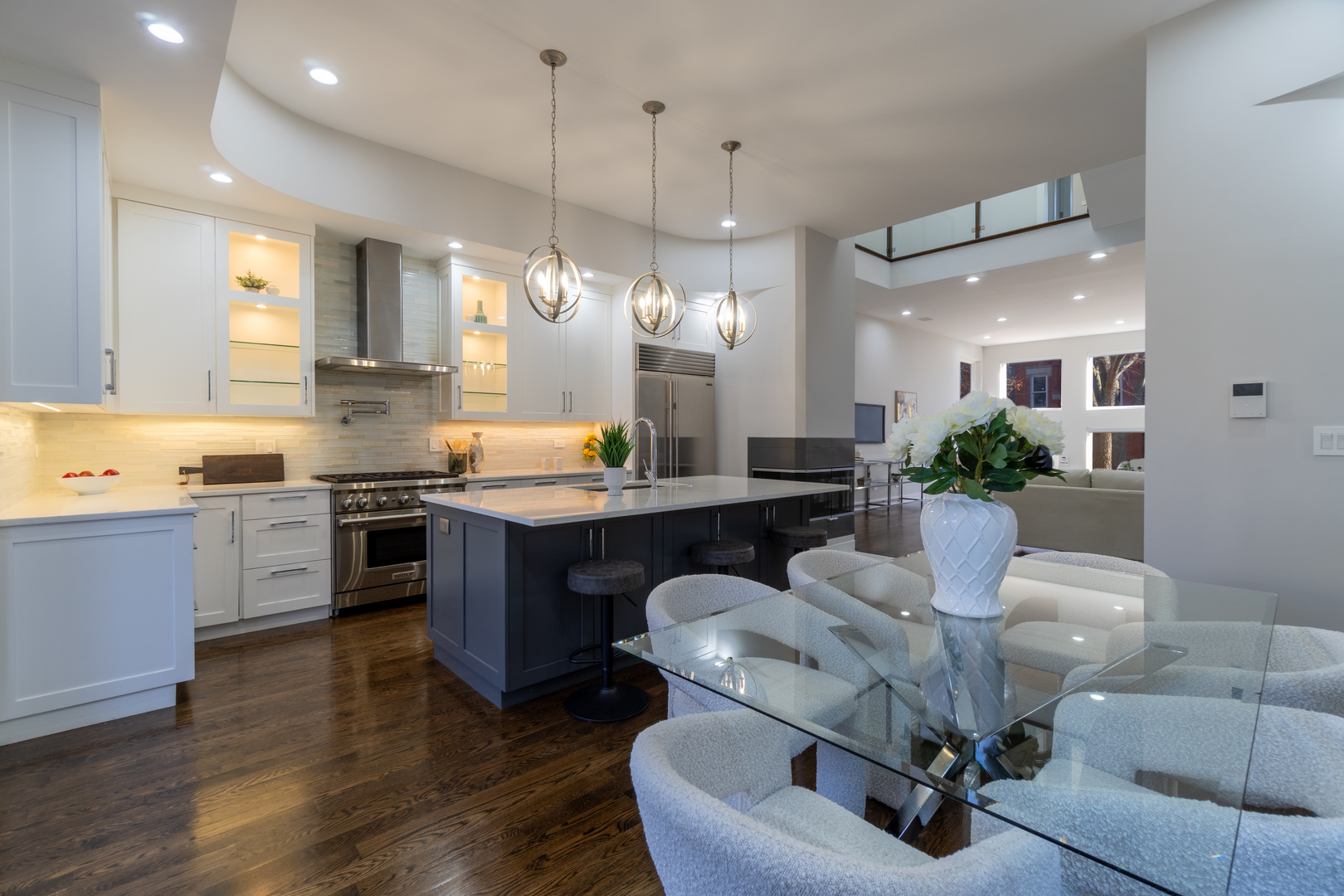 908 North Winchester Avenue Chicago, IL 60622 - Photo 8 of 46 a large kitchen with a table and chairs