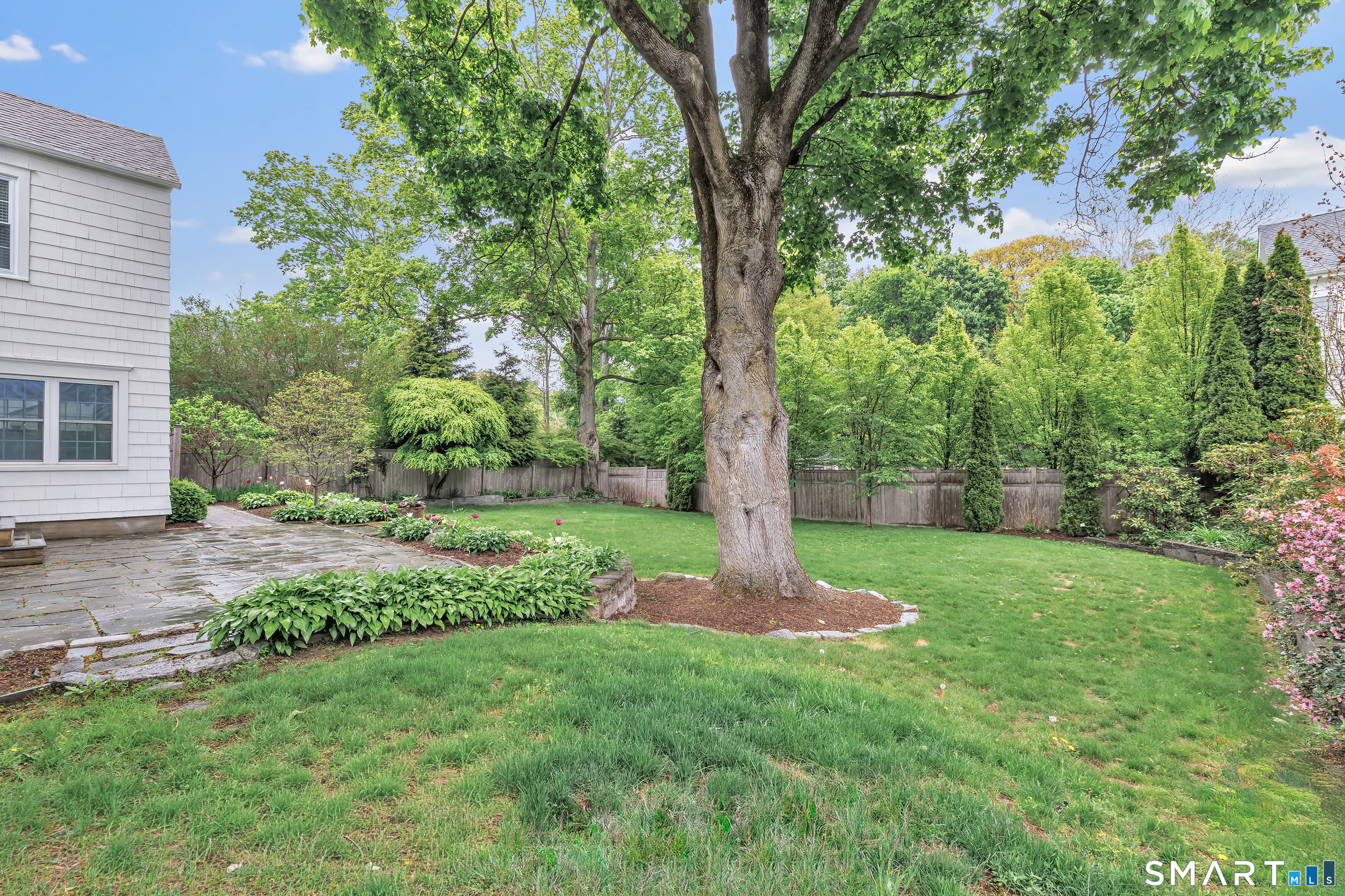 464 Round Hill Road Fairfield, CT 06824 - Photo 8 of 40