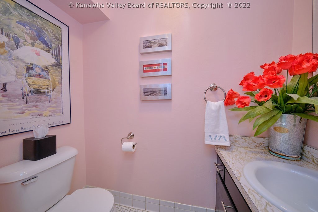 1401 Mt Vernon Road Charleston, WV 25314 - Photo 14 of 34 Main floor powder room