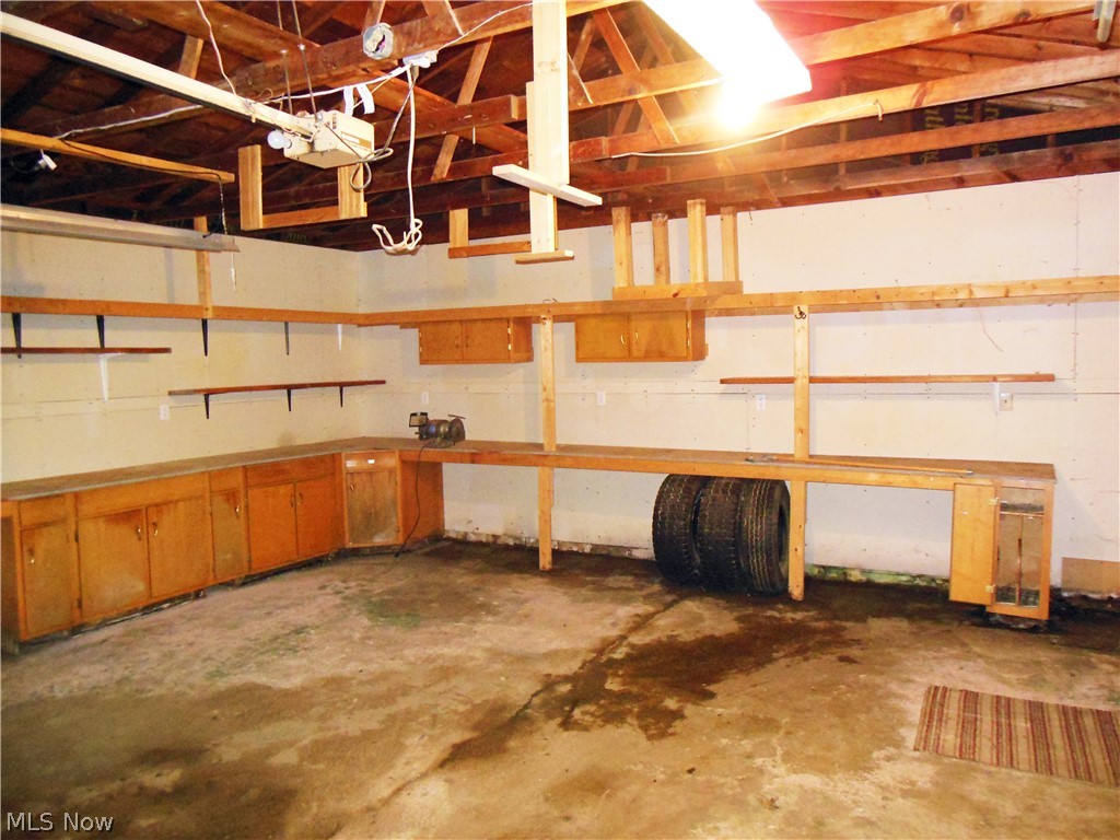 1709 Meadows Road Madison, OH 44057 - Photo 16 of 25 Garage