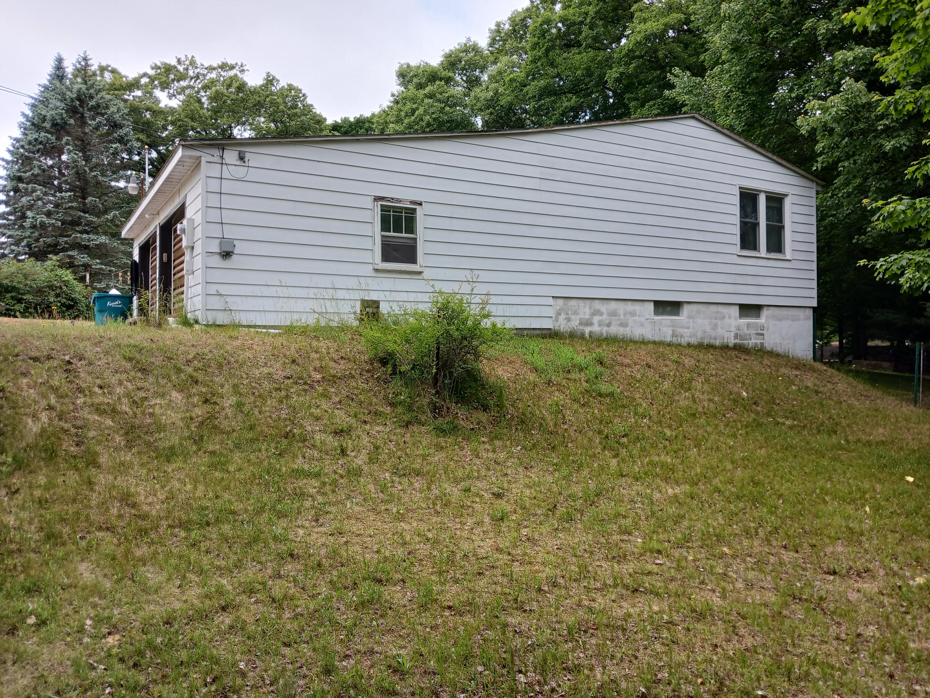 3498 West Giles Road Muskegon, MI 49445 - Photo 4 of 21 20230615_144829