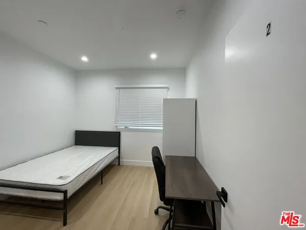 $7,200 | 1340 West 37th Street, Unit 1340, Los Angeles, CA 90007