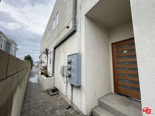 $7,200 | 1340 West 37th Street, Unit 1340, Los Angeles, CA 90007