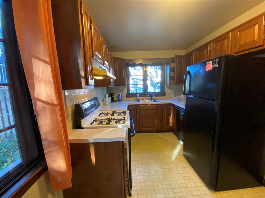 5659 Darlington Road Pittsburgh, PA 15217 - Photo 18 of 23 a living room with a sink furniture and a fireplace