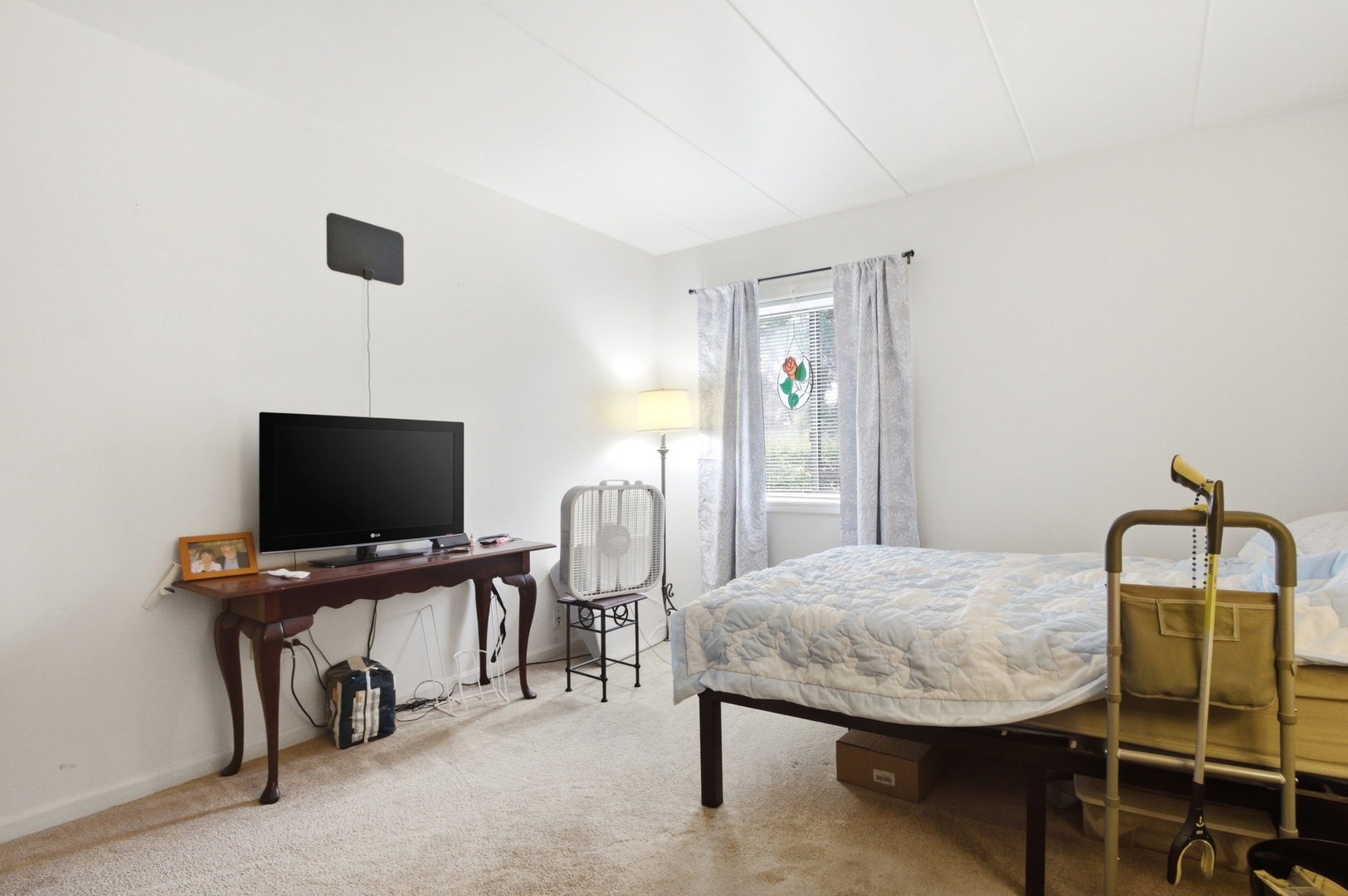 154 East Bailey Road, Unit D Naperville, IL 60565 - Photo 13 of 20 a view of a livingroom with furniture