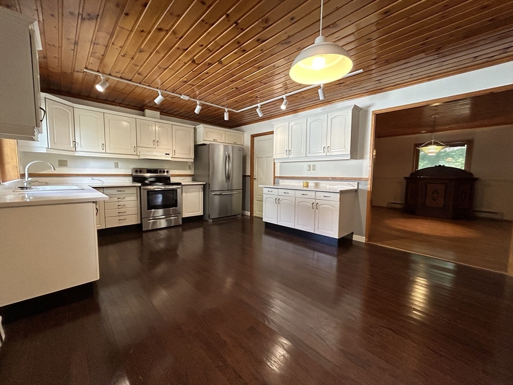 2 Pat Drive Danvers, MA 01923 - Photo 11 of 23