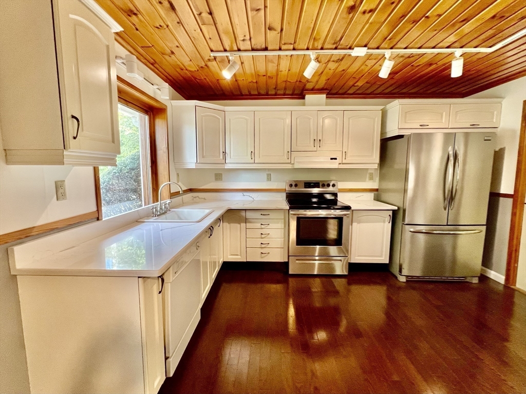 2 Pat Drive Danvers, MA 01923 - Photo 8 of 23