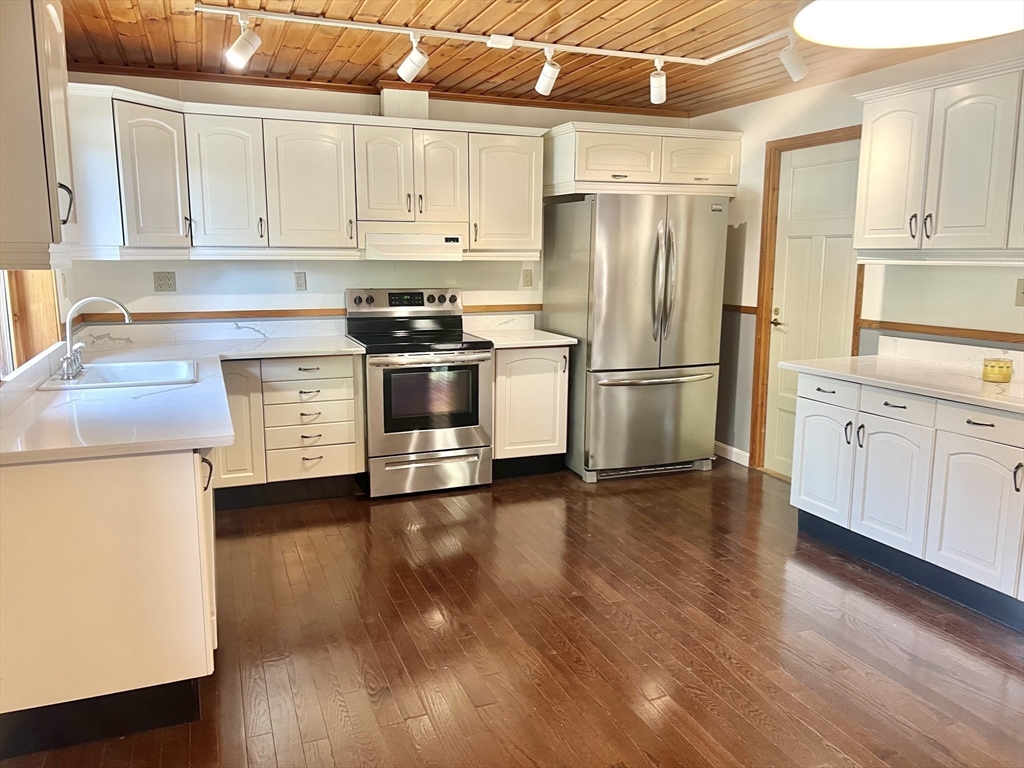 2 Pat Drive Danvers, MA 01923 - Photo 10 of 23