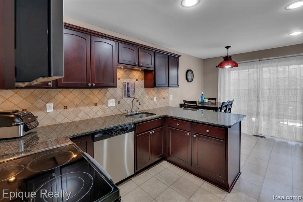 1167 Pine Ridge Court Rochester Hills, MI 48306 - Photo 11 of 33