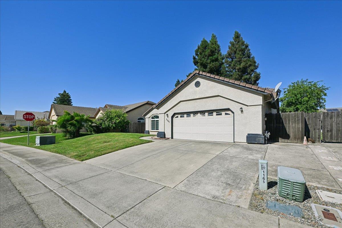 1165 Portola Valley Road Yuba City, CA 95993 - Photo 3 of 38