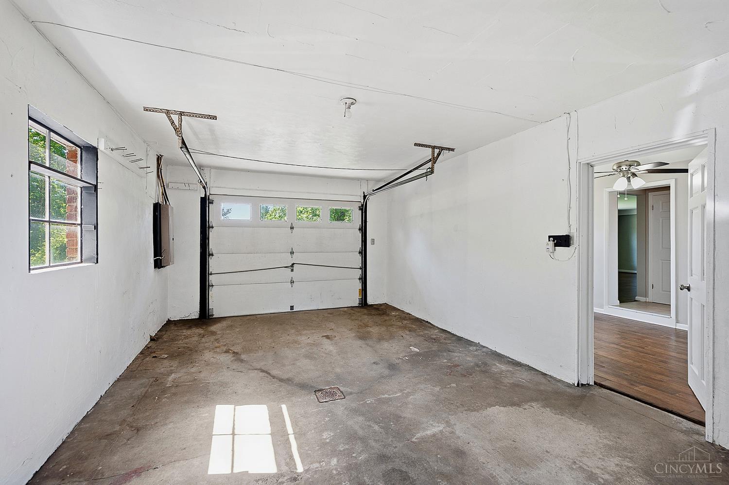 6718 Springdale Road Cincinnati, OH 45247 - Photo 23 of 34