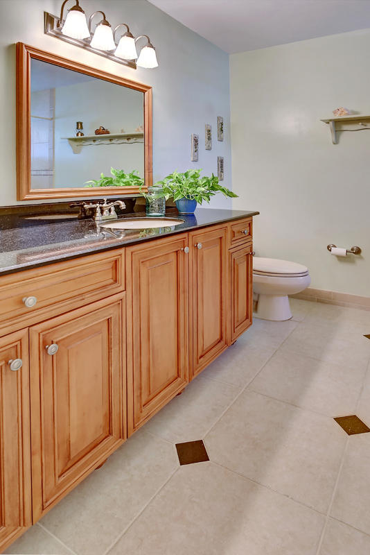 6390 Woodbury Road Boca Raton, FL 33433 - Photo 15 of 24 Second Bath with Granite Tile Inlay