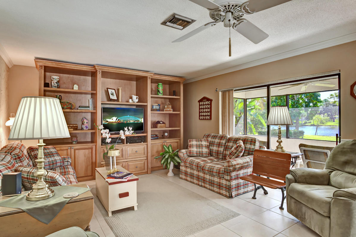 6390 Woodbury Road Boca Raton, FL 33433 - Photo 23 of 24 Family Room view
