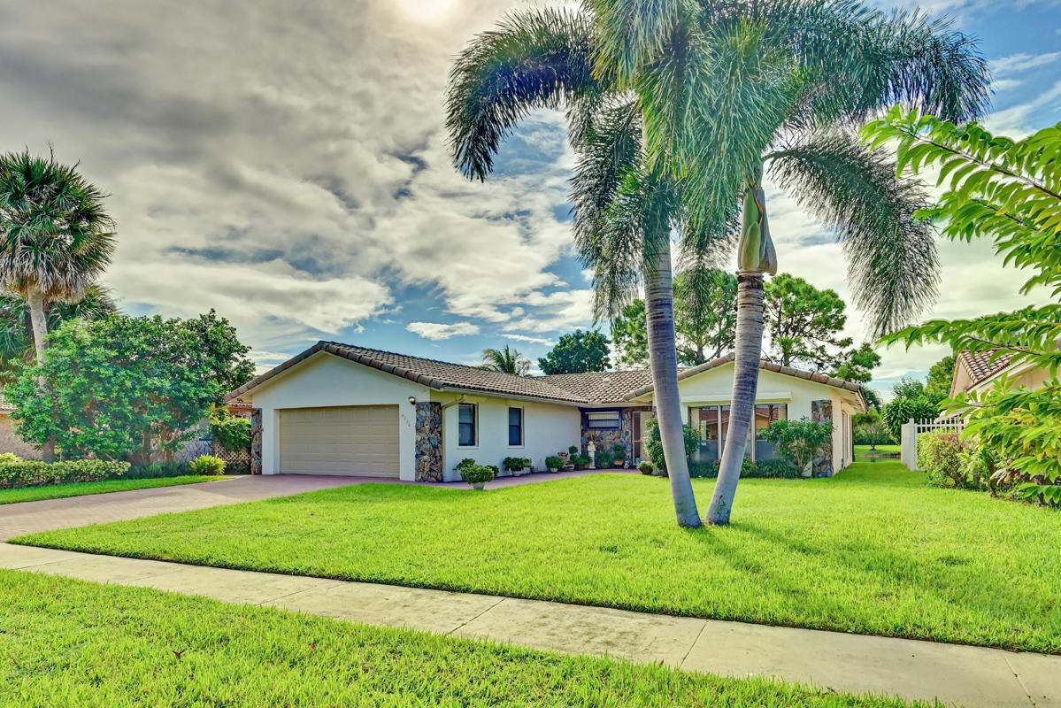 6390 Woodbury Road Boca Raton, FL 33433 - Photo 3 of 24 Front exterior view