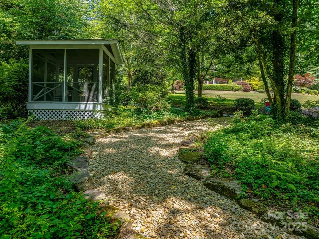 $1,500,000 | 163 Northern Lights Lane, Hendersonville, NC 28739