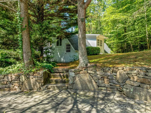 $1,500,000 | 163 Northern Lights Lane, Hendersonville, NC 28739