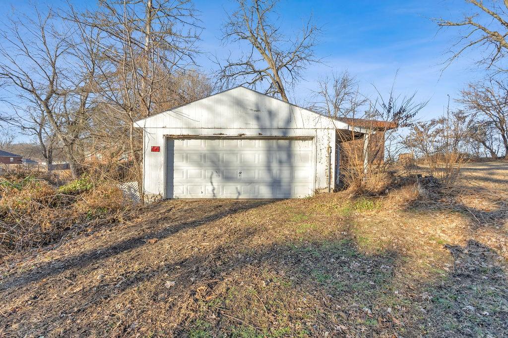 3405 Gene Field Road St. Joseph, MO 64506 - Photo 6 of 36