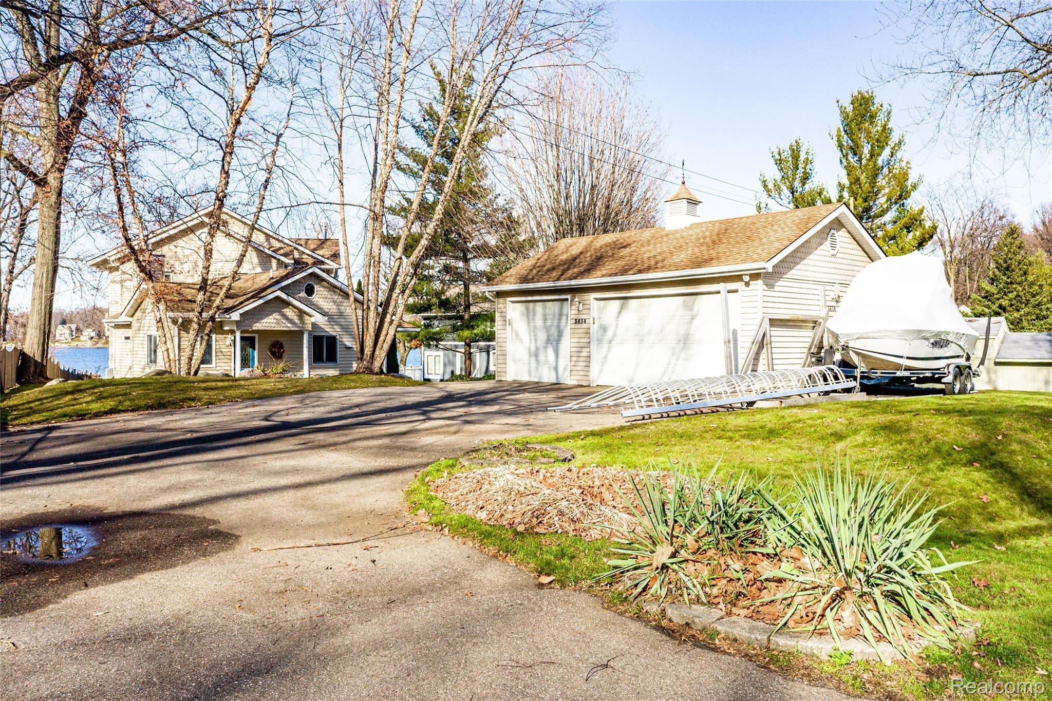 3638 Covert Road Waterford, MI 48328 - Photo 37 of 76 DJI_0952.jpg