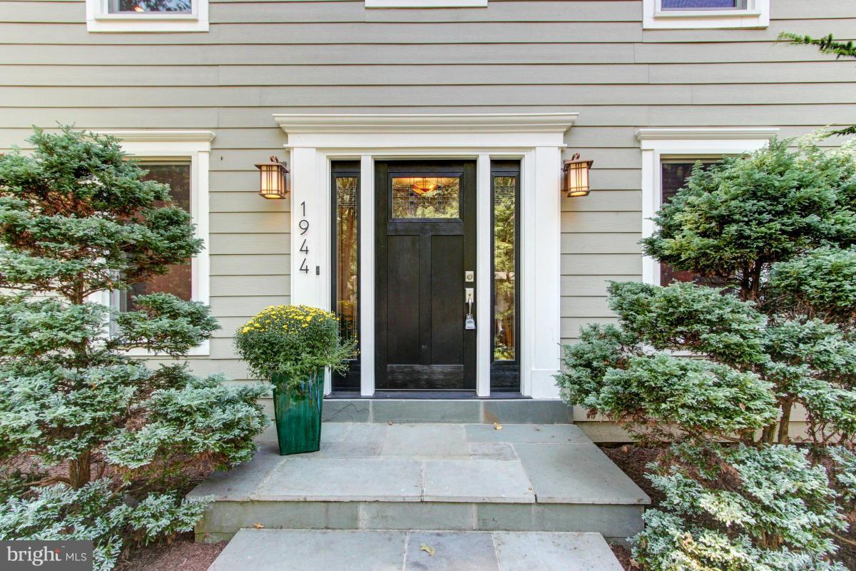 1944 Barton Hill Road Reston, VA 20191 - Photo 3 of 30 front view of a house
