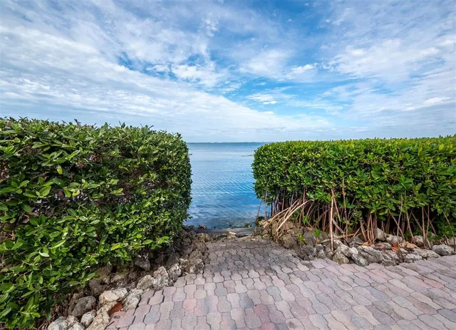 $2,790,000 | 3408 Fair Oaks Lane, Longboat Key, FL 34228