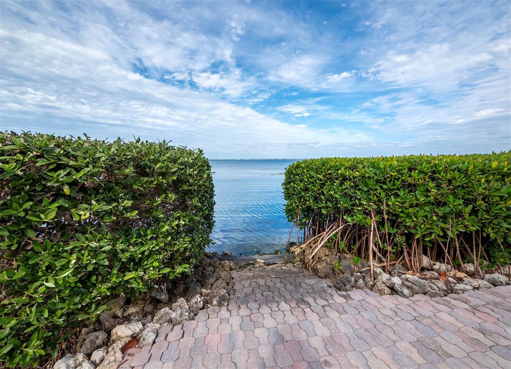 3408 Fair Oaks Lane Longboat Key, FL 34228 - Photo 75 of 76 a view of a garden