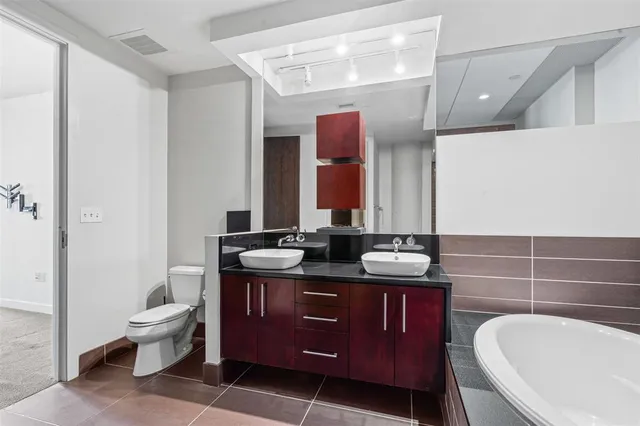 $2,295 | 2600 West 7th Street, Unit 1535, Fort Worth, TX 76107