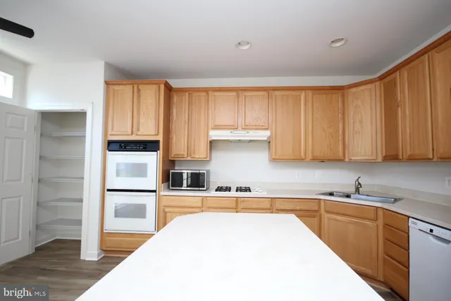 $3,350 | 8025 Samuel Wallis Street, Lorton, VA 22079