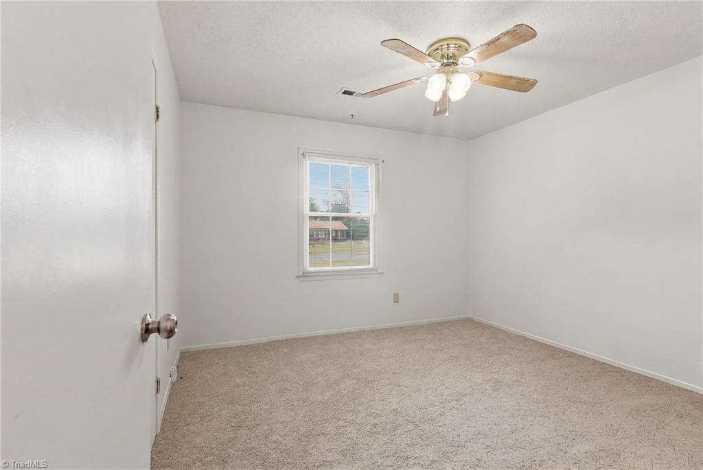 4041 Cresent Avenue Trinity, NC 27370 - Photo 10 of 21