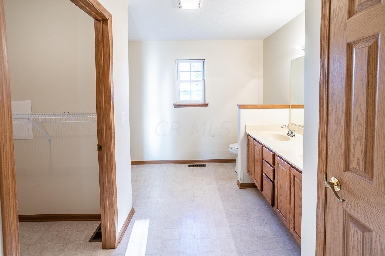 10480 Borror Road Orient, OH 43146 - Photo 30 of 50 master bath