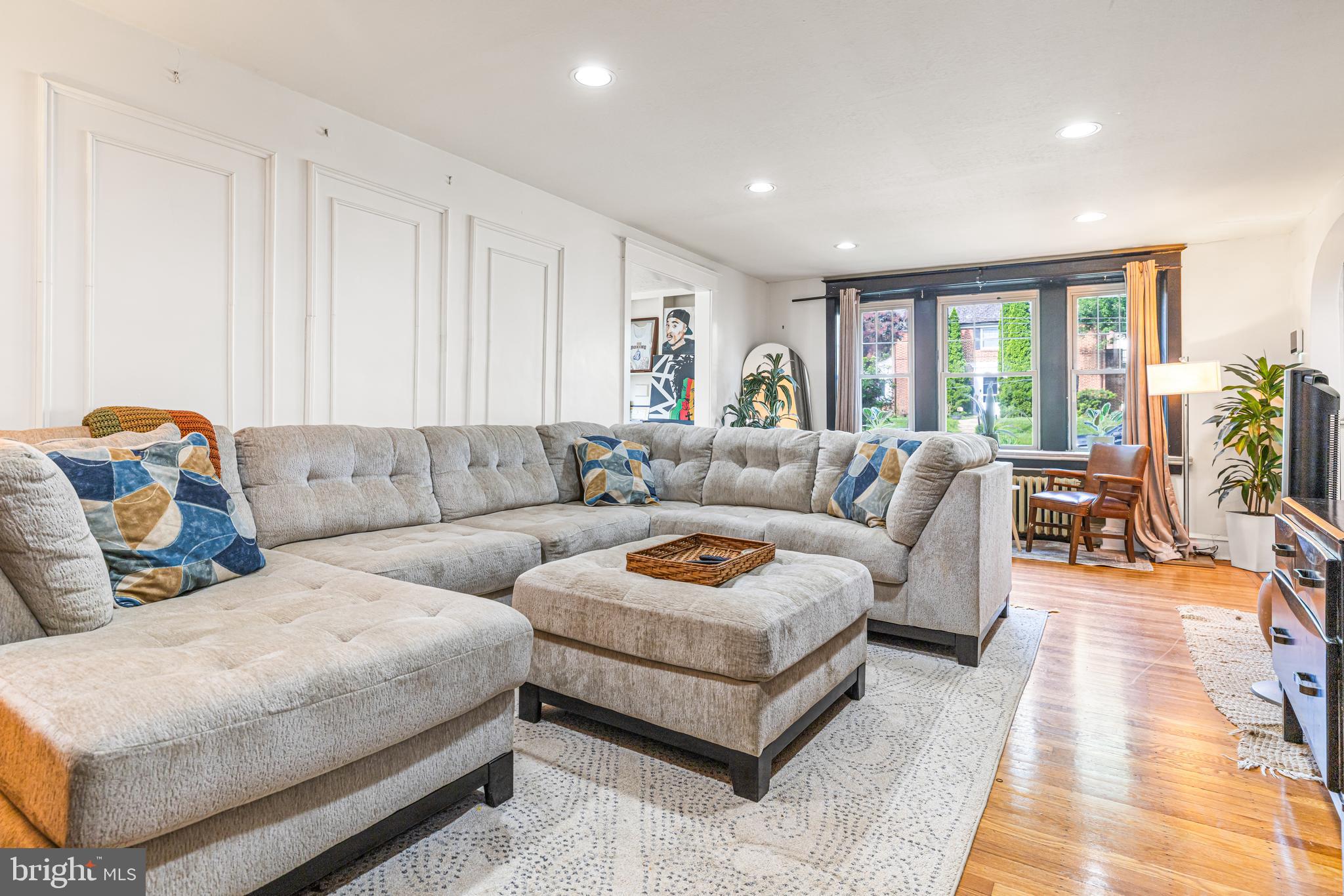 203 Hewett Road Wyncote, PA 19095 - Photo 10 of 47 Bright living room with natural light