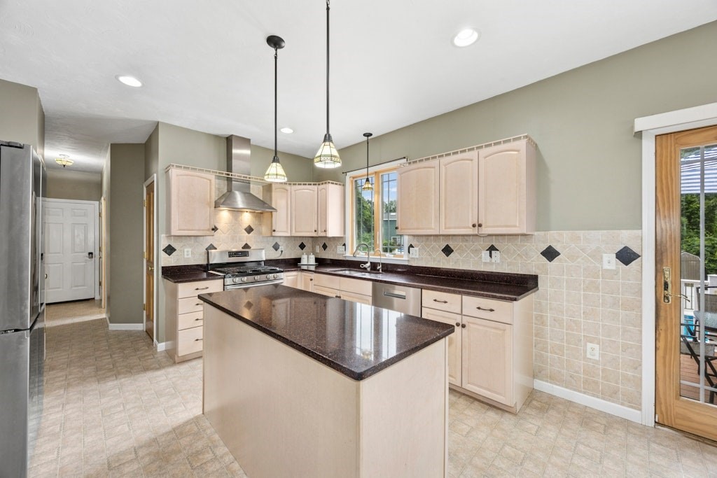 8 Bridle Path Auburn, MA 01501 - Photo 8 of 42 Gallery Image 8