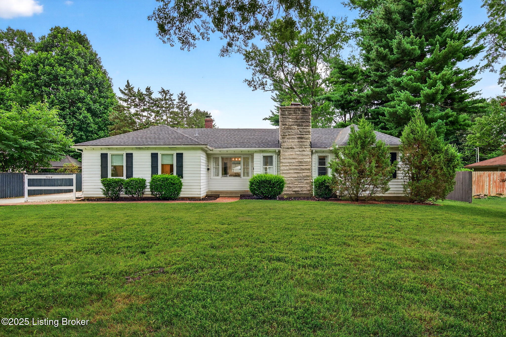 7204 Greenlawn Road Louisville, KY 40222 - Photo 1 of 50 Front of Home