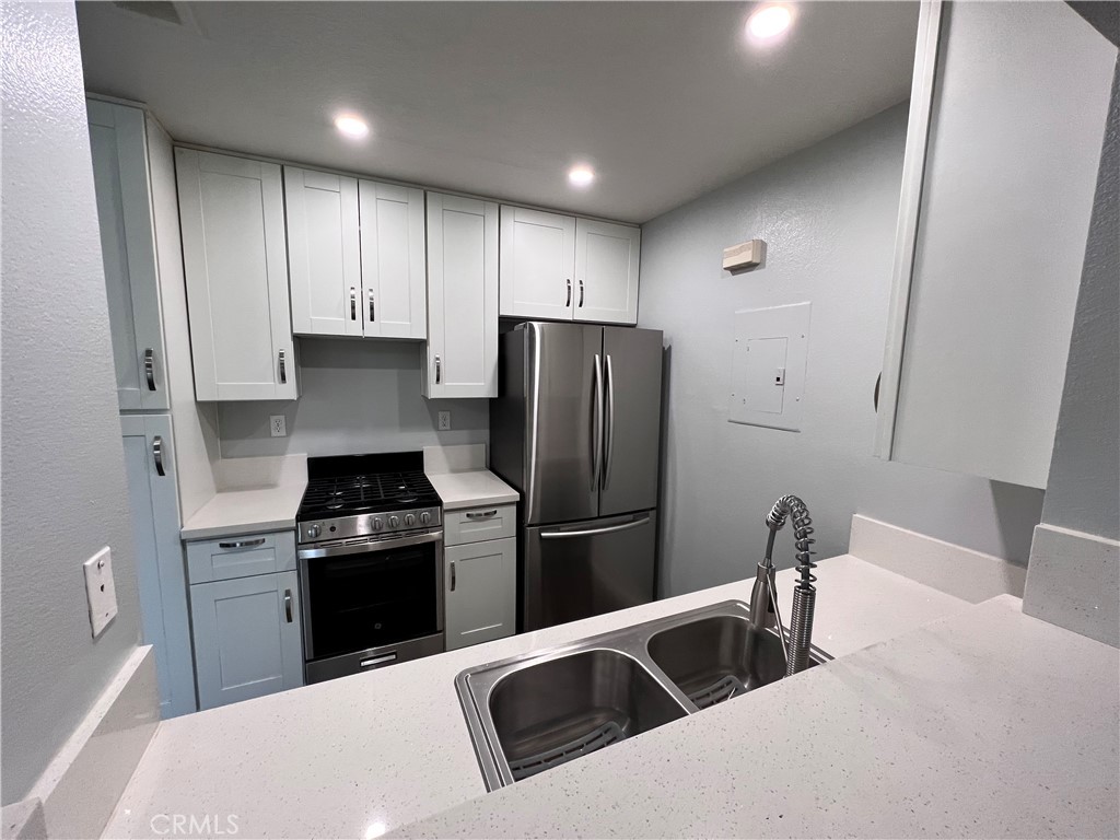 89 Vía Cresta Rancho Santa Margarita, CA 92688 - Photo 2 of 31