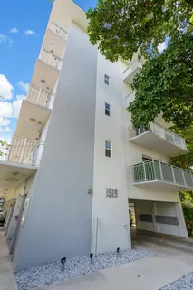 a view of entryway front of house