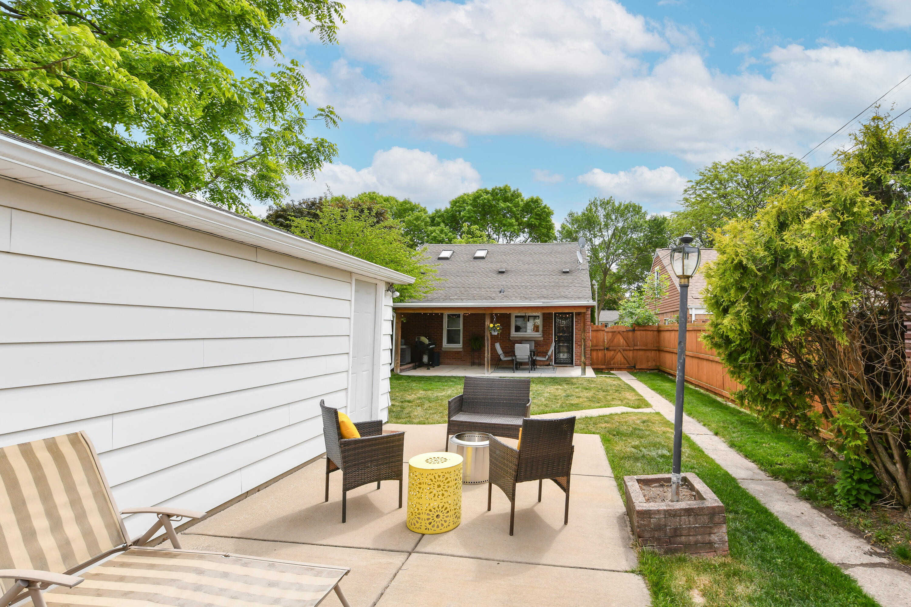 3249 North 79th Street Milwaukee, WI 53222 - Photo 25 of 26 HEN_4277