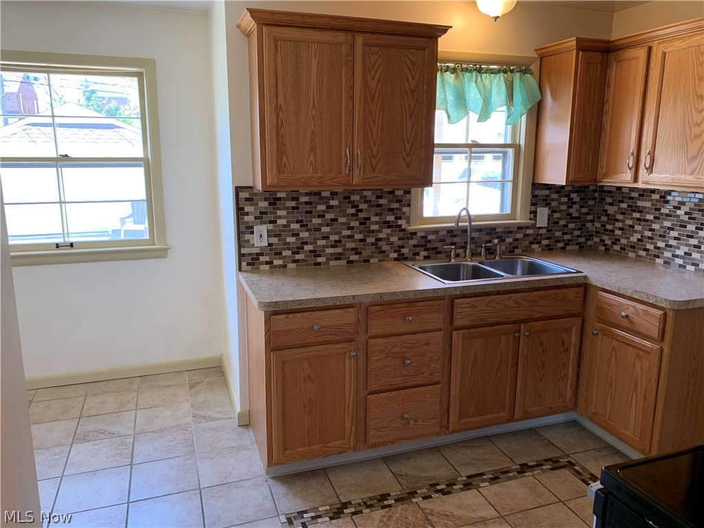 3790 Fairoaks Road South Euclid, OH 44121 - Photo 4 of 23
