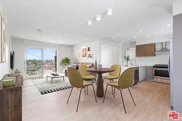 $6,745 | 11837 Mayfield Avenue, Unit 305, Los Angeles, CA 90049