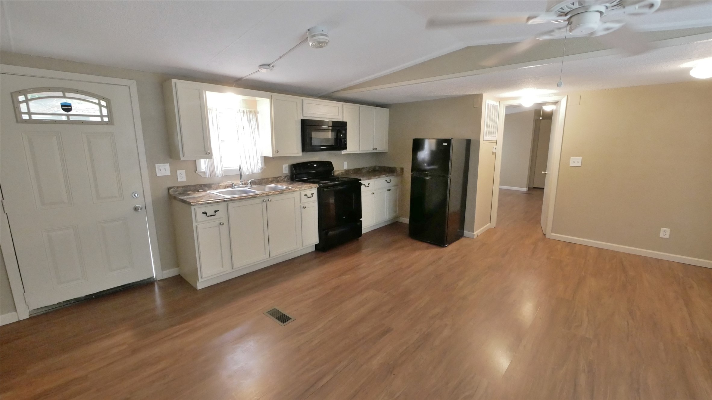 1815 Leaman Avenue, Unit 1 Rosenberg, TX 77471 - Photo 7 of 13 View of the Entry to the Kitchen - Family - Breakfast Rooms