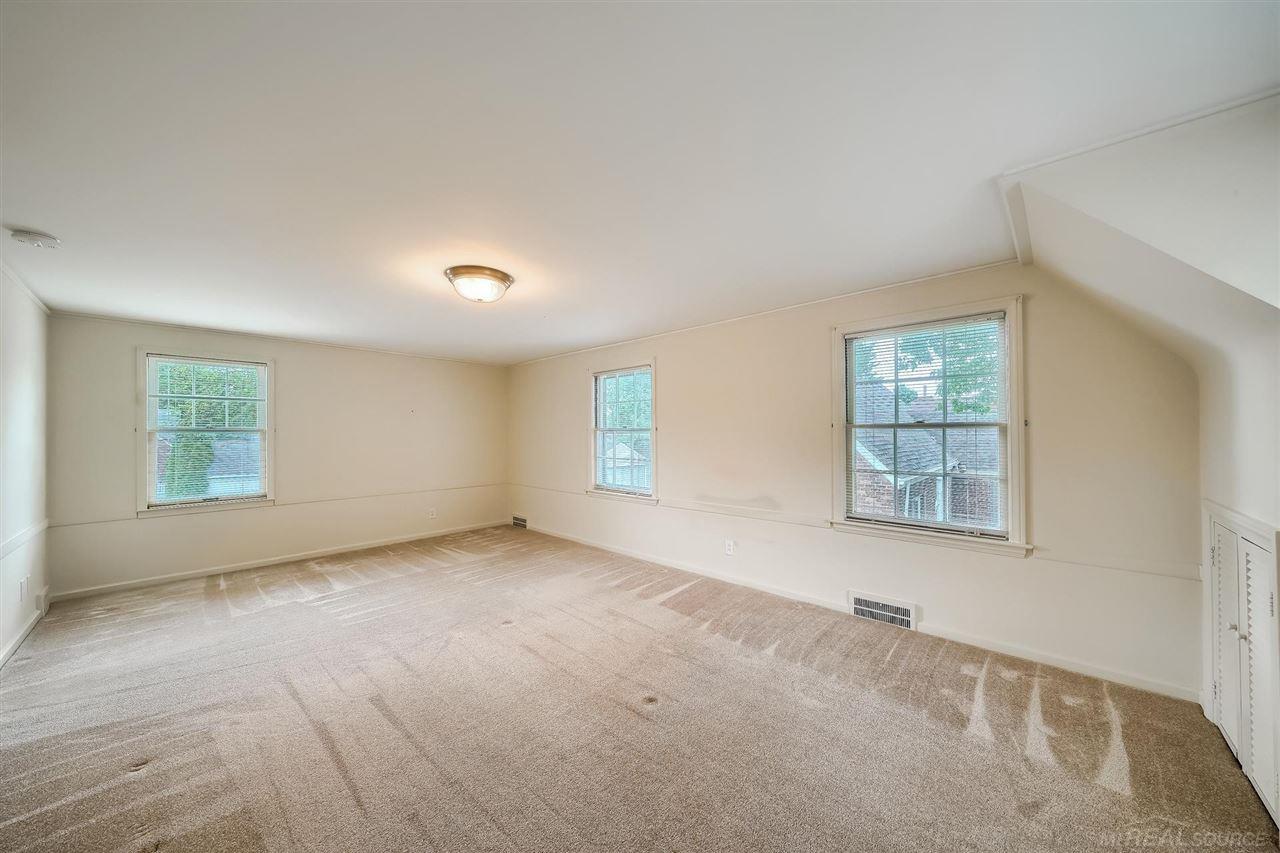 926 Hampton Road Grosse Pointe, MI 48236 - Photo 14 of 25 50077931-13.JPG