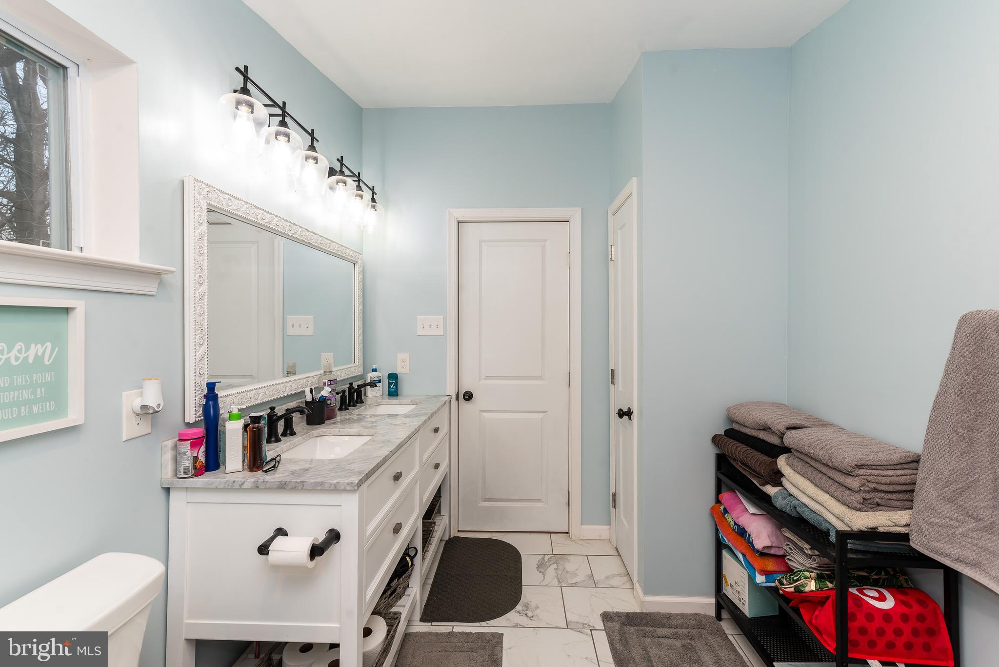 997 Williamstown Road Franklinville, NJ 08322 - Photo 25 of 62 a living room with furniture and a mirror