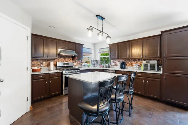 $405,000 | 1300 Cambria Drive, Joliet, IL 60431