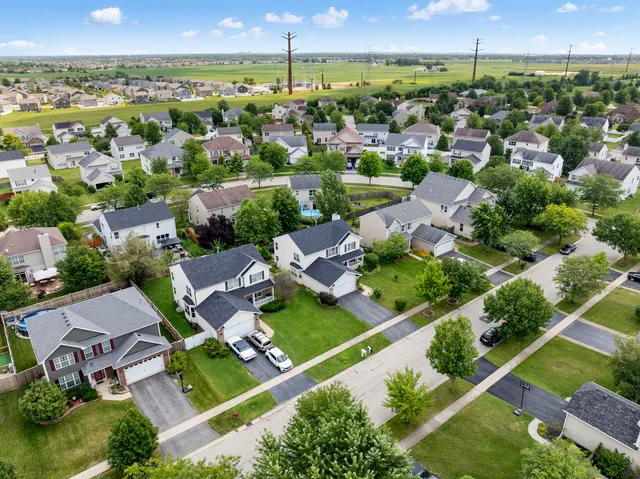 $405,000 | 1300 Cambria Drive, Joliet, IL 60431